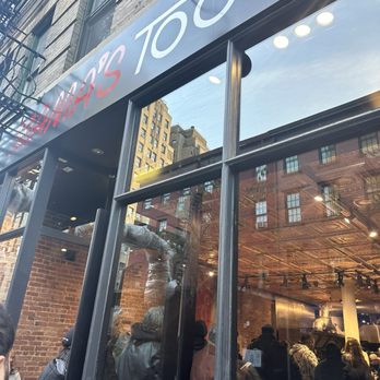 Mama's Too - Waiting in line. - Italian Near Me - New York, New York