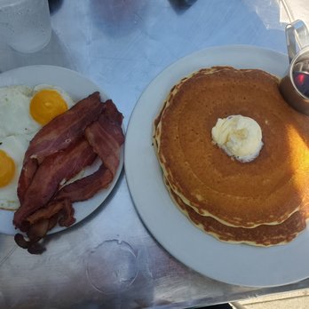 Jongewaard's Bake n Broil - American Near Me - Long Beach, California