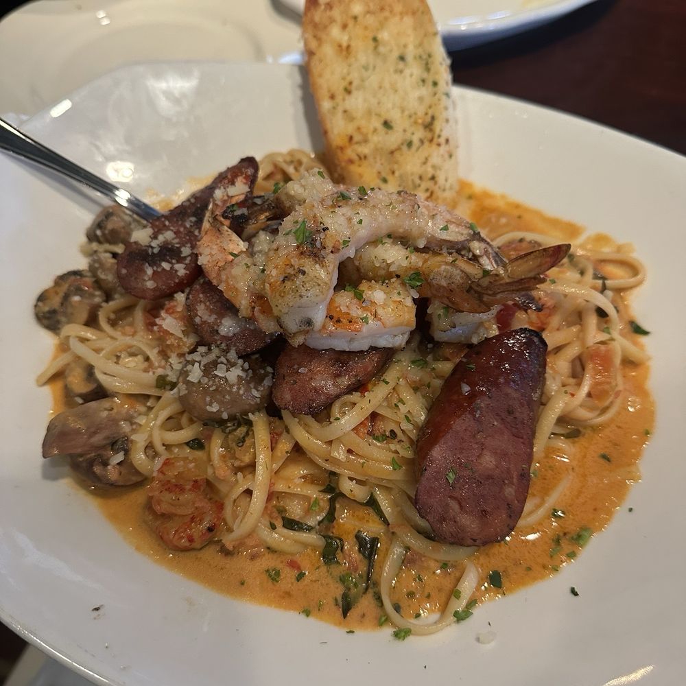 Pappadeaux Seafood Kitchen - Pasta Mardi Gras - Cajun/Creole Near Me - Westmont, Illinois