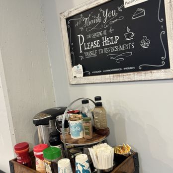 4:14 Salon & Spa - Refreshments Station - Hair Stylists Near Me - Arlington, Virginia