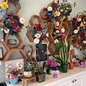 Dots Cafe - Ambience, love all the greenery. - Cafes Near Me - Pasadena, California