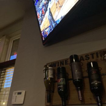 Brodie's Seaport - Inside - American Near Me - Salem, Massachusetts