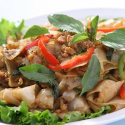 Bowl Thai Cafe - Drunken noodles pork