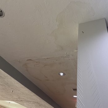 La Quinta by Wyndham Leesville Ft. Polk - Moldy ceiling. - Hotels Near Me - Leesville, Louisiana La Quinta by Wyndham Leesville Ft. Polk - Moldy ceiling. - Hotels Near Me - Leesville, Louisiana