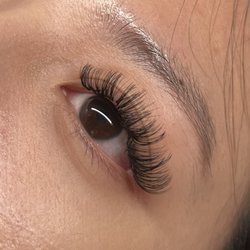 Light volume lashes