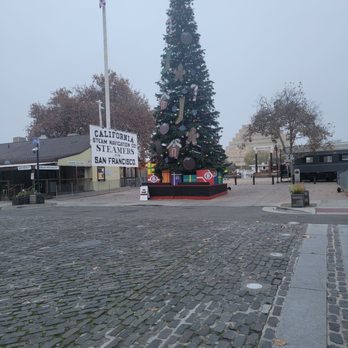 Delta King - Christmas tree - Hotels Near Me - Sacramento, California