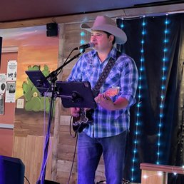 Mike Campbell from the https://campbellsband.com playing some country music