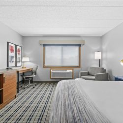 AmericInn by Wyndham Virginia - Guest room