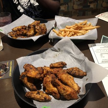 Houligans - Wally wings - Pubs Near Me - Ormond Beach, Florida
