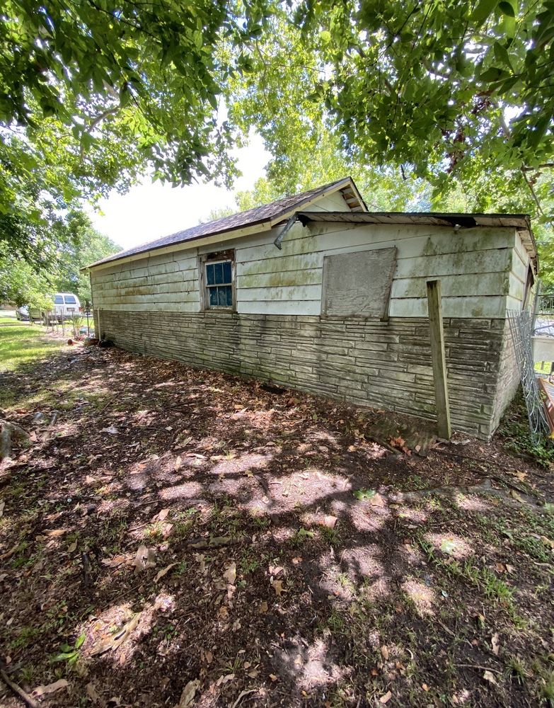 Slide of Quality King Roofing