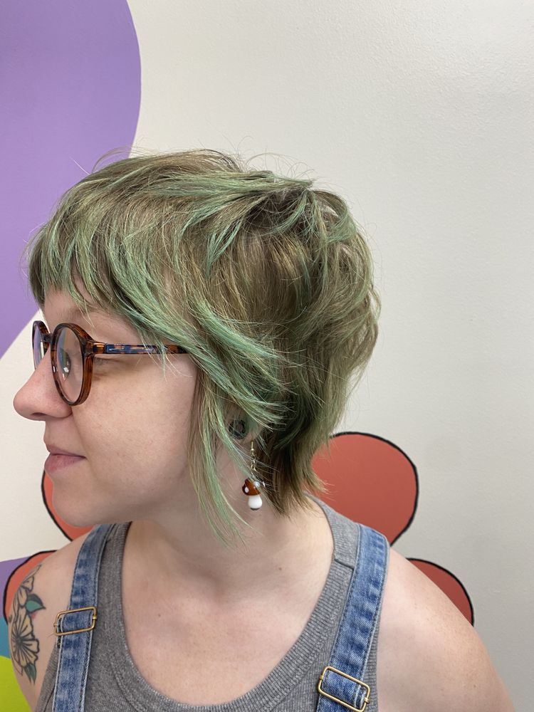 Sher Loves Hair Logo