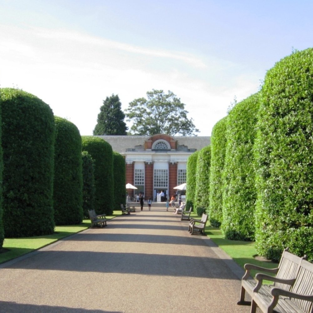 Kensington Gardens - Topiary-lined avenue leading up to the Orangery - Parks Near Me - London, XGL