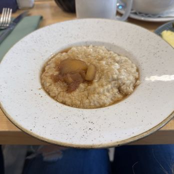 Olivia's Cafe - Seasonal Oatmeal Brûlée with cinnamon apple - New American Near Me - Lake Buena Vista, Florida Olivia's Cafe - Seasonal Oatmeal Brûlée with cinnamon apple - New American Near Me - Lake Buena Vista, Florida
