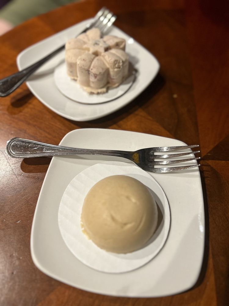 DAIRYLAND DESSERT CAFE Updated August 2024 11 Photos 176 E Main