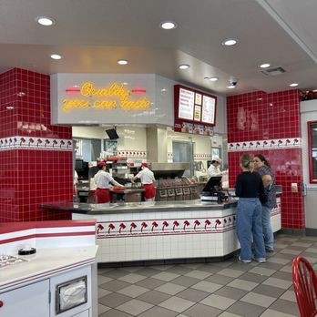 In-N-Out Burger - Counter. - Burgers Near Me - Daly City, California In-N-Out Burger - Counter. - Burgers Near Me - Daly City, California