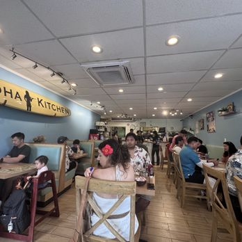 Aloha Kitchen - Dining area - Breakfast & Brunch Near Me - Honolulu, Hawaii