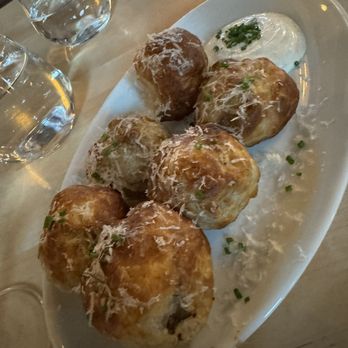 Ripple Wine Bar O'Bryonville - Beef Wellington bites - Wine Bars Near Me - Cincinnati, Ohio