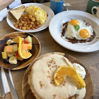 Aloha Kitchen - Getting our grub on - Breakfast & Brunch Near Me - Honolulu, Hawaii