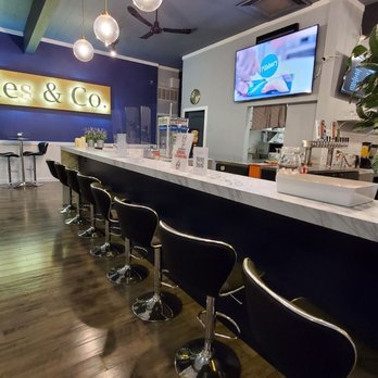 Bubbles & Co - Counter seating - Beer Bar Near Me - Yakima, Washington