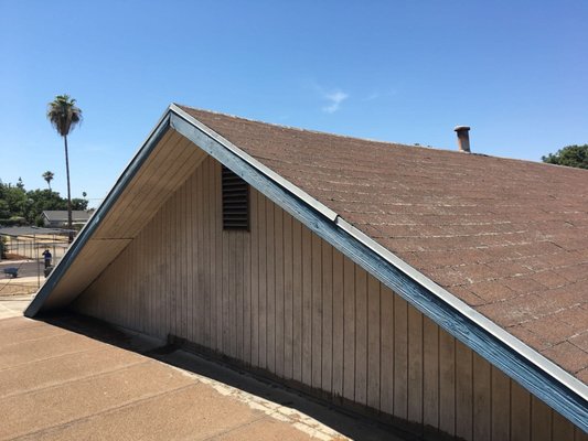 Roofers of The Bay Logo