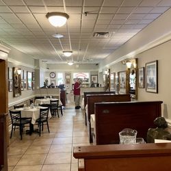 Pellicci's - Interior