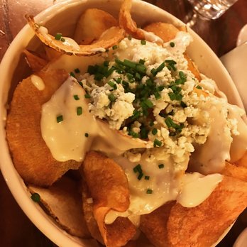 The Smith - Kettle chips with blue cheese and cheese sauce with chives that was so yummy - New American Near Me - New York, New York