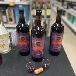 Bay Liquors And Wine - Riporta primitivo red Italian wine 10/10