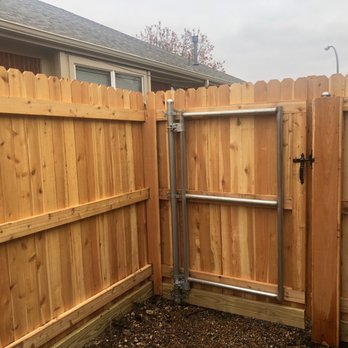 DFW Fence Contractor - The common share fence with the 2x6 treated footer to prevent the deterioration of the bottom of the cedar wood pickets and no hang gate. - Fences & Gates Near Me - Fort Worth, Texas