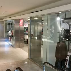 H&M - Basement entrance