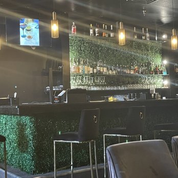 Martini Me Charleston - Bar with comfy seating - Tapas Bars Near Me - North Charleston, South Carolina