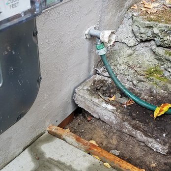 AA Asphalting - Left a big hole in corner without fixing it. Very sloppy work, inexperienced workers. - Masonry/Concrete Near Me - Sumner, Washington