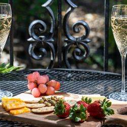 Arsenic & Old Lace Bed & Breakfast Inn - Romantic getaway.