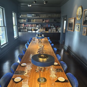 Faust - Wine Tasting Room Near Me - St. Helena, California