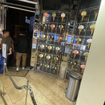 Venchi - Entrance - Gelato Near Me - Glendale, California