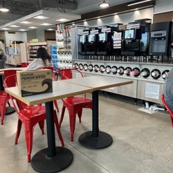 7-Eleven - Ample indoor seating