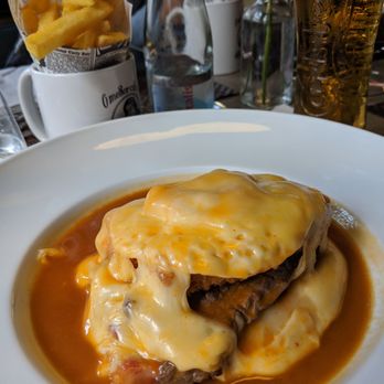Café A Brasileira - Francesinha - local specialty done perfectly! The sauce is the secret to each kitchen. - Cafes Near Me - Braga, 03 Café A Brasileira - Francesinha - local specialty done perfectly! The sauce is the secret to each kitchen. - Cafes Near Me - Braga, 03