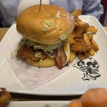 Guy Fieri's - Chicken Bacon Sandwich - American Near Me - Cancún, ROO Guy Fieri's - Chicken Bacon Sandwich - American Near Me - Cancún, ROO