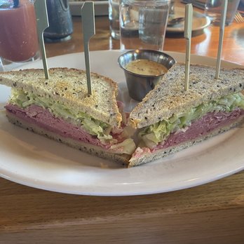 R+D Kitchen - Corned beef sandwich - special of the day - New American Near Me - Yountville, California R+D Kitchen - Corned beef sandwich - special of the day - New American Near Me - Yountville, California