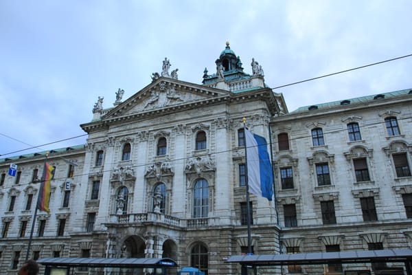 Karlsplatz by null