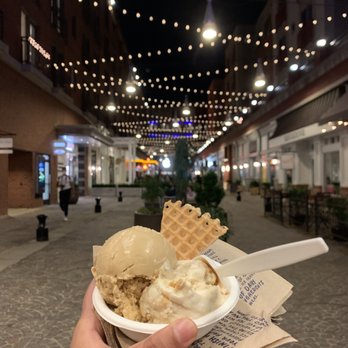 Jeni's Splendid Ice Creams - Salted caramel and gooey cake butter - Ice Cream & Frozen Yogurt Near Me - Bethesda, Maryland