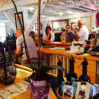 RoxyAnn Winery - Tasting room - Wineries Near Me - Medford, Oregon