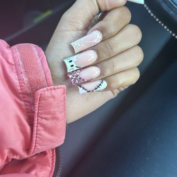 Queenie Nail & Spa - Nail Salons Near Me - Seattle, Washington Queenie Nail & Spa - Nail Salons Near Me - Seattle, Washington