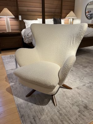 Crate & Barrel by null