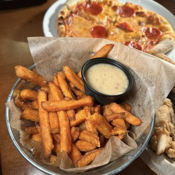 Hard Hat Tavern - Durham - Pubs Near Me - Durham, Connecticut