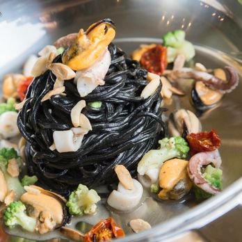 Osteria il Vecchio e il Mare - Tagliolino Nero con Frutti di Mare e Mandorle - Seafood Near Me - Rome, RM