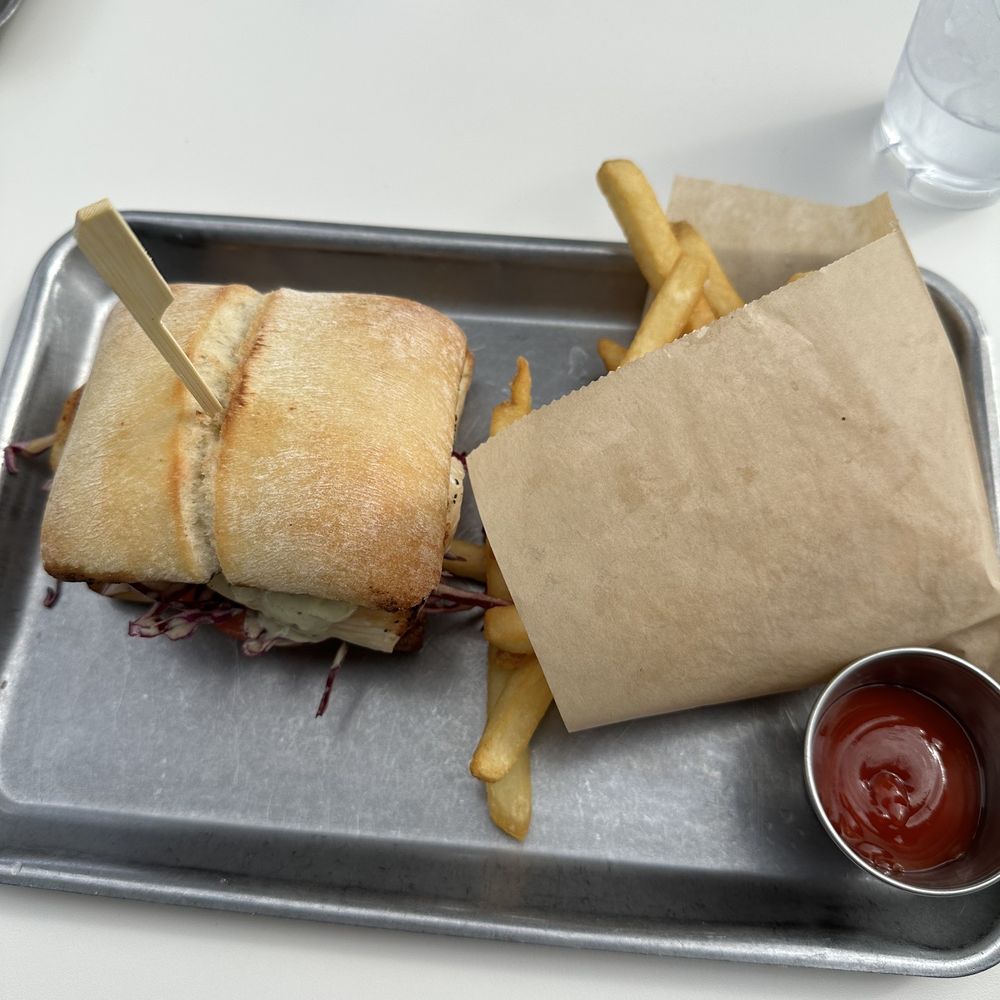 Sun Deck - San Diego fish sandwich - American Near Me - Coronado, California Sun Deck - San Diego fish sandwich - American Near Me - Coronado, California