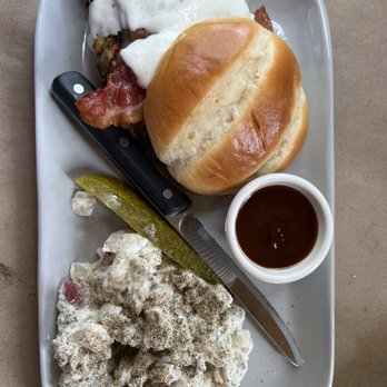 The Common Man - Grilled chicken with potato salad - American Near Me - Merrimack, New Hampshire