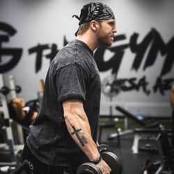 TG The Gym Mesa - TG Member preforming dumbell lateral raises