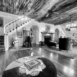 Seminole Inn - First floor lobby