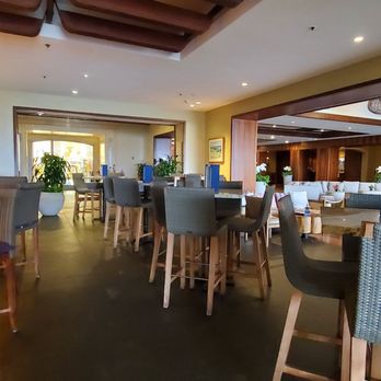 Alaloa Lounge - Bar and high top tables - Lounges Near Me - Kapalua, Hawaii